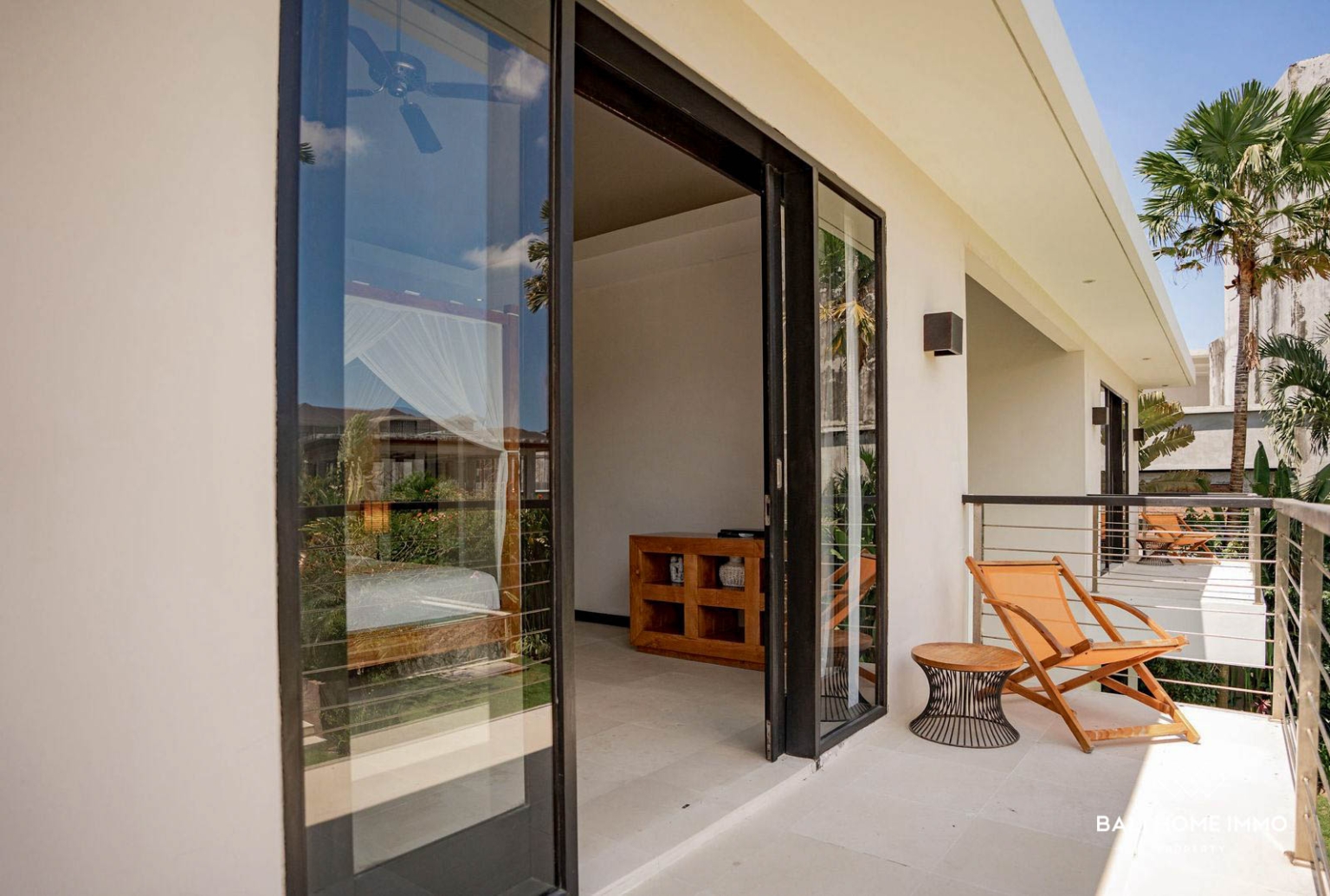 Immersive Tropical 6 bedroom Villa for sale Leasehold in Batu Bolong view 6