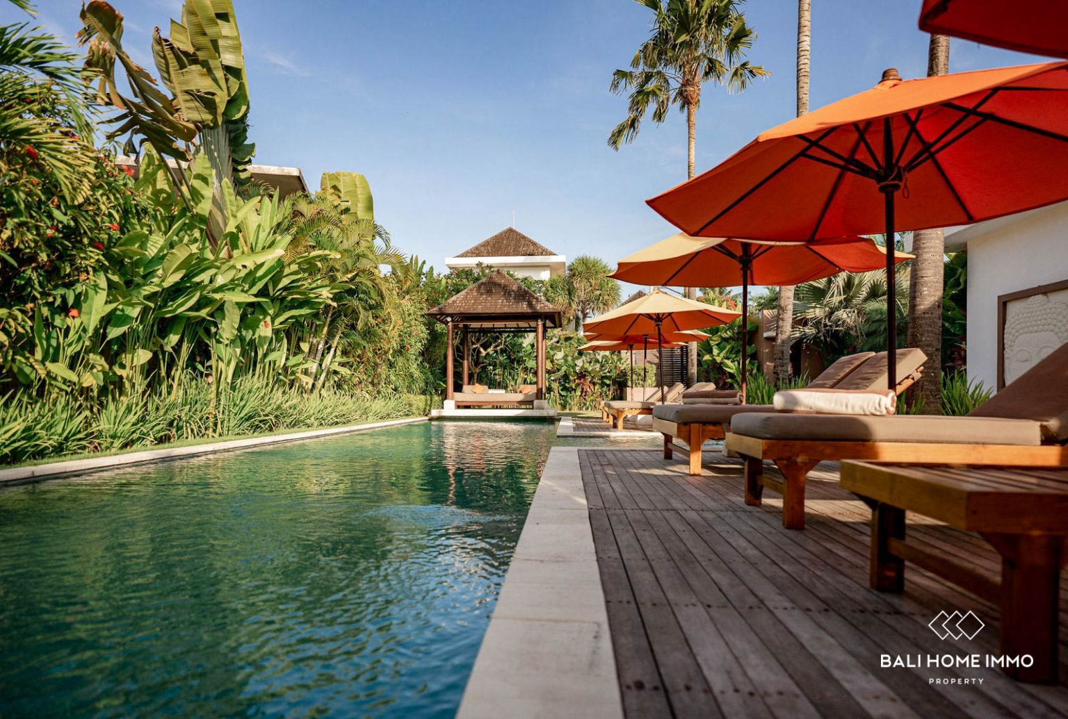 Immersive Tropical 6 bedroom Villa for sale Leasehold in Batu Bolong view 17