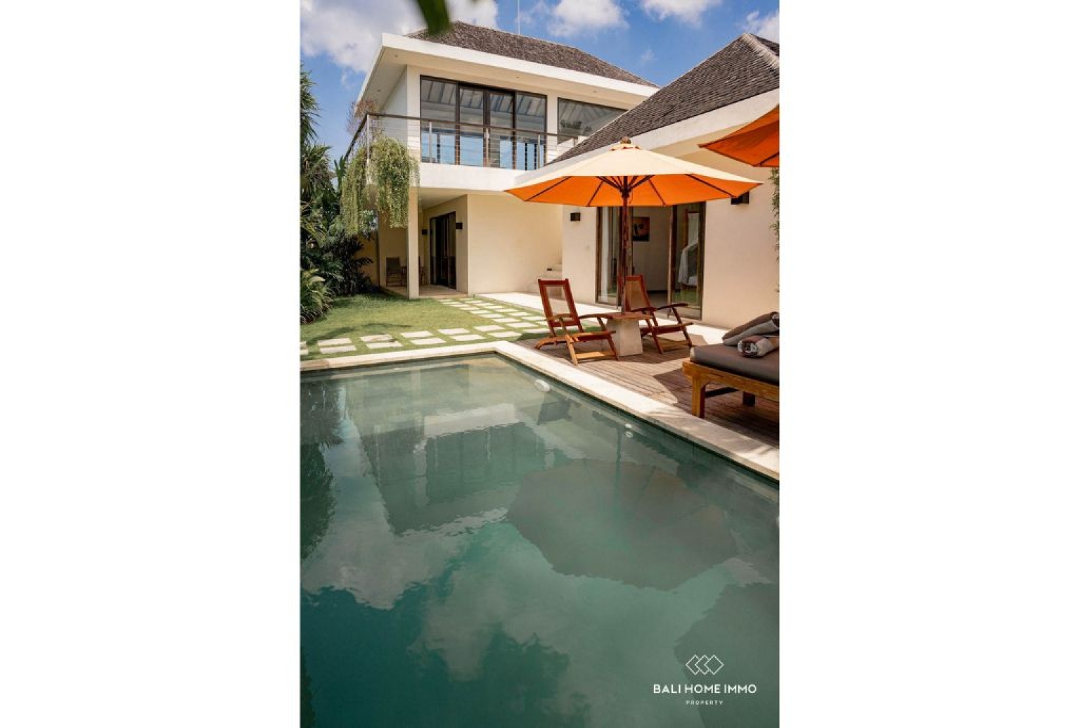 Immersive Tropical 6 bedroom Villa for sale Leasehold in Batu Bolong view 18