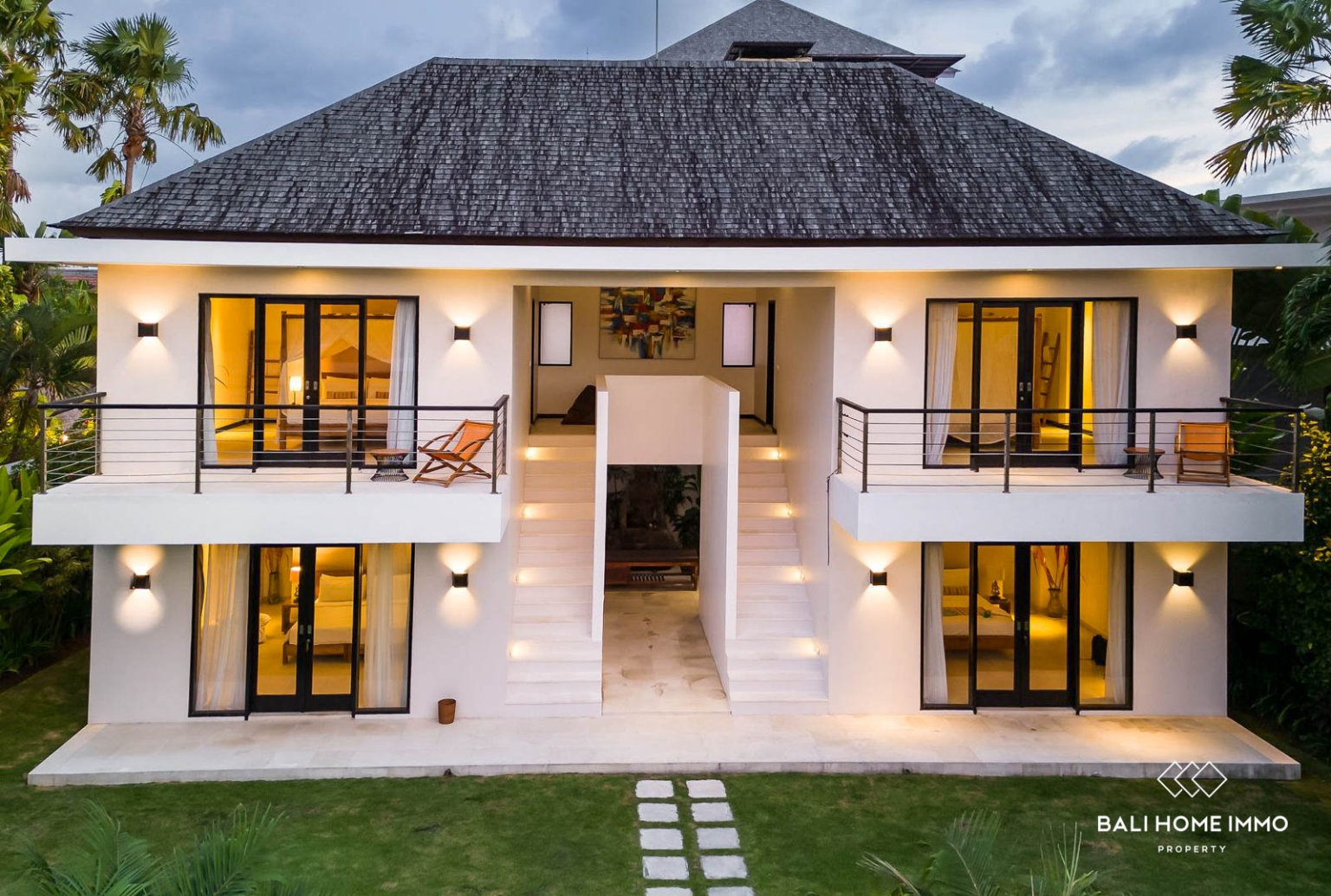 Immersive Tropical 6 bedroom Villa for sale Leasehold in Batu Bolong view 20