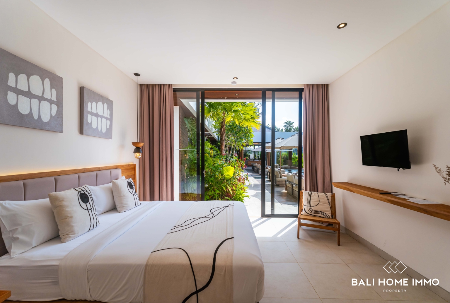 Luxurious 4 bedroom Villa with Stunning Rice Field & Mountain Views in Singapadu view 16