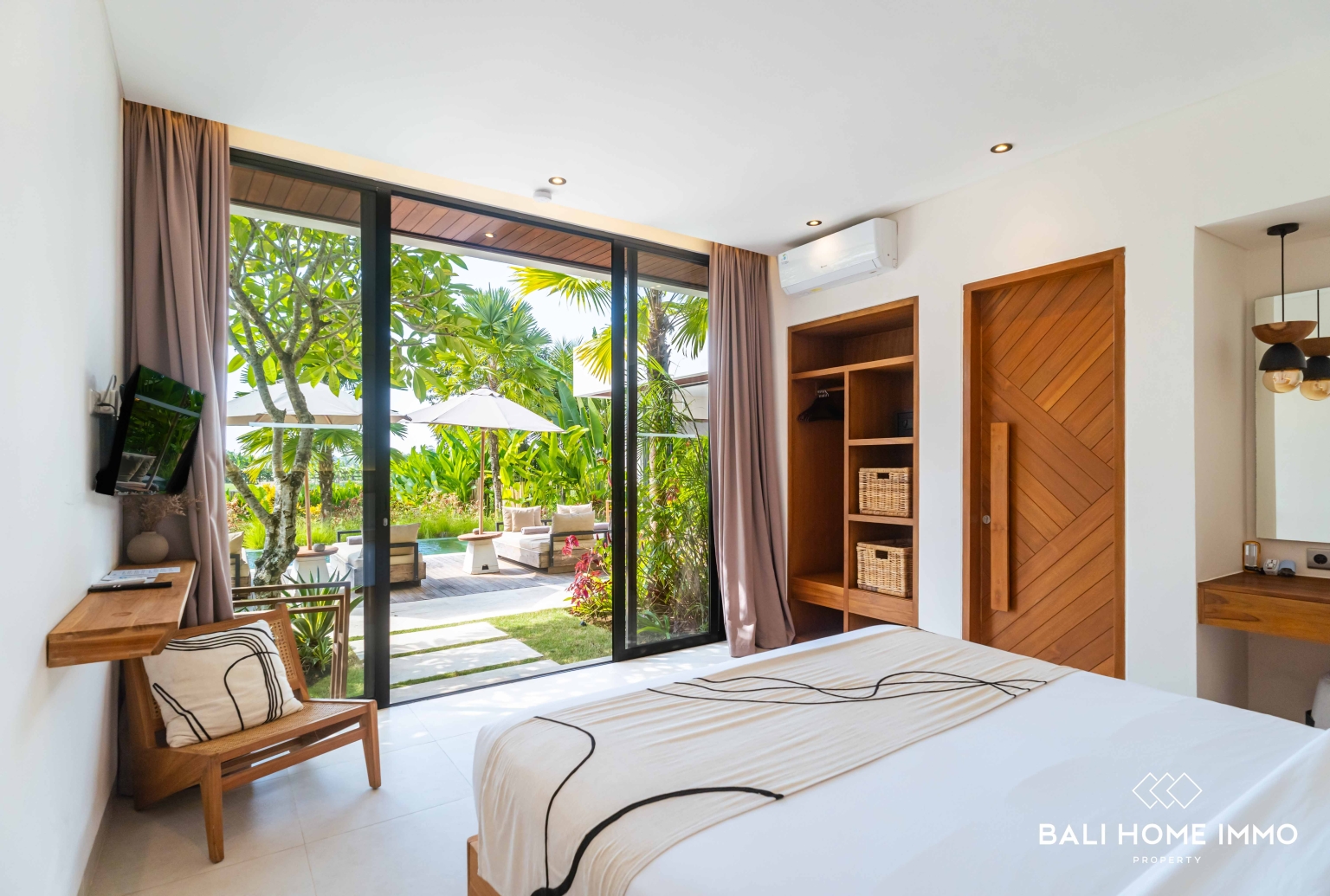 Luxurious 4 bedroom Villa with Stunning Rice Field & Mountain Views in Singapadu view 15