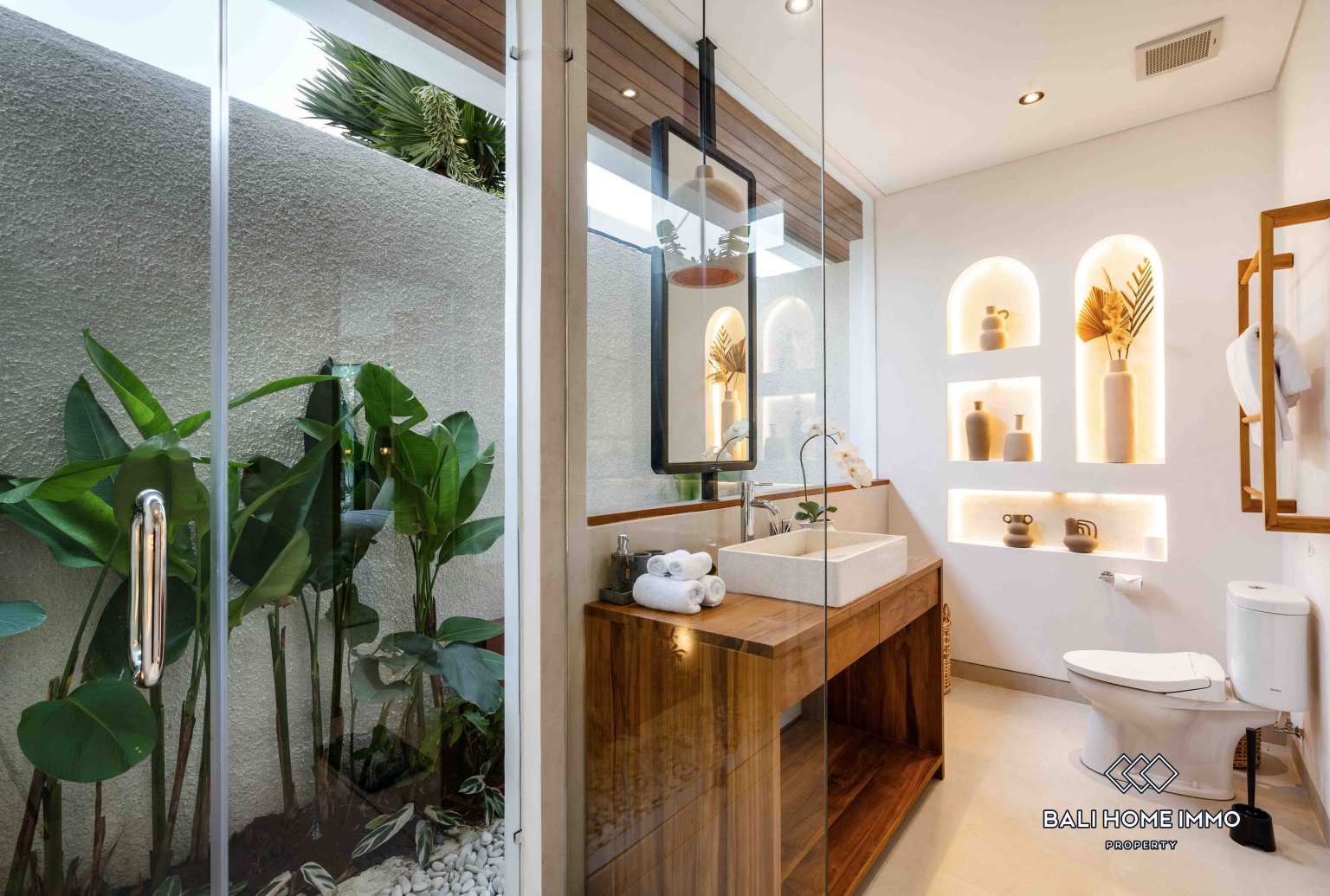 Luxurious 4 bedroom Villa with Stunning Rice Field & Mountain Views in Singapadu view 12