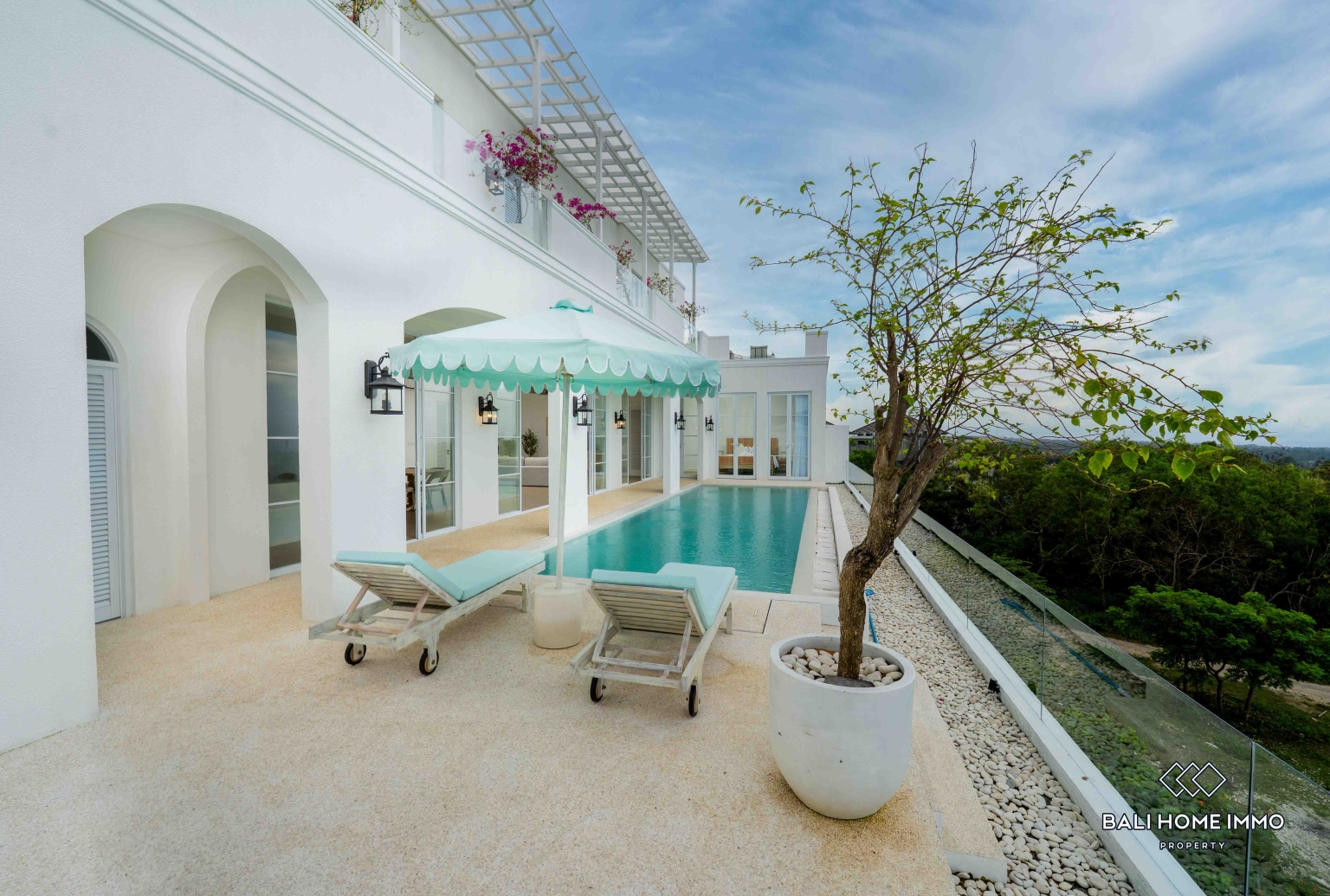 Villa de luxe de 4 chambres avec vue sur l'océan à louer à l'année ou au mois à Ungasan view 3