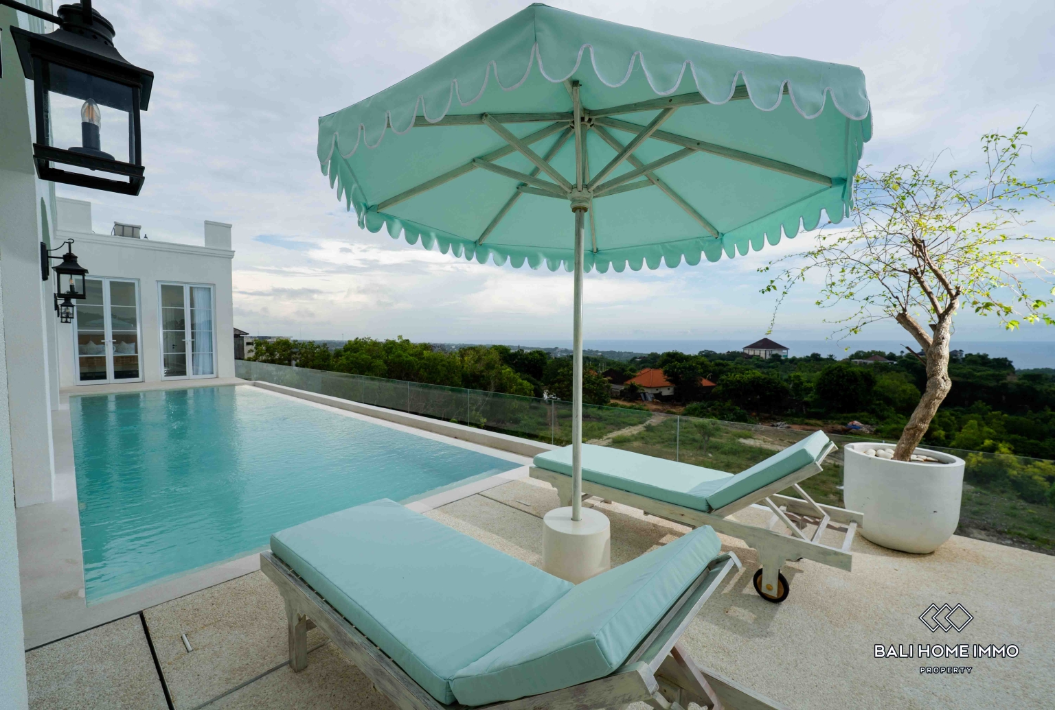 Villa de luxe de 4 chambres avec vue sur l'océan à louer à l'année ou au mois à Ungasan view 2