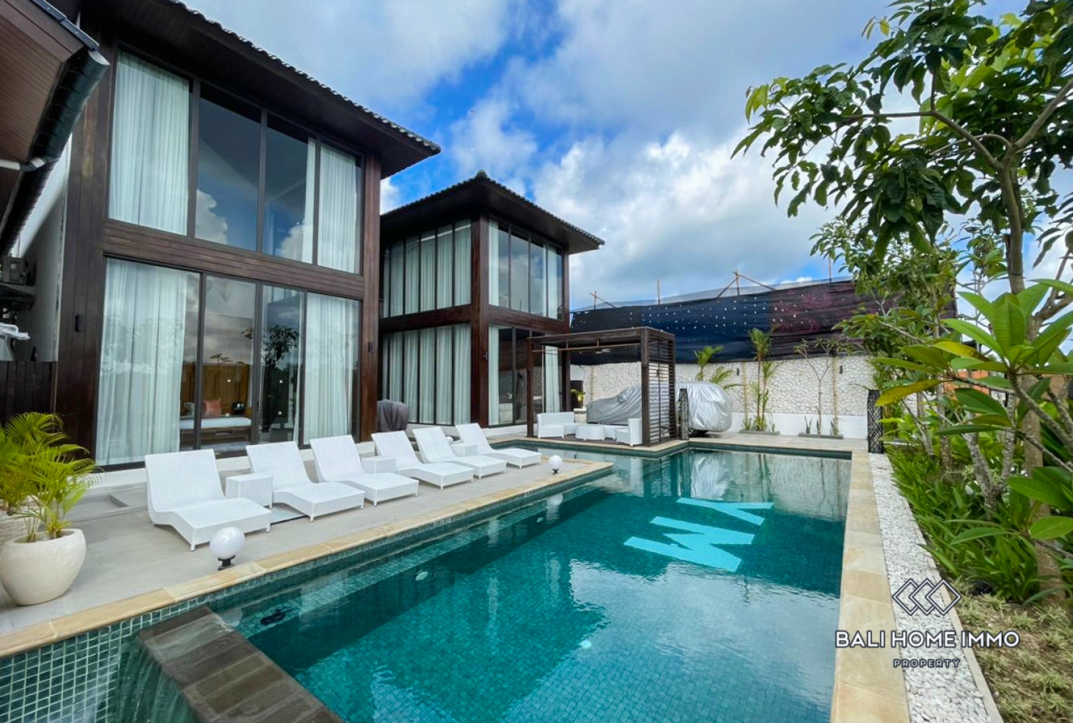 LUXURIOUS 5 BEDROOM VILLA ESTATE FOR SALE NEAR PANDAWA BEACH view 3