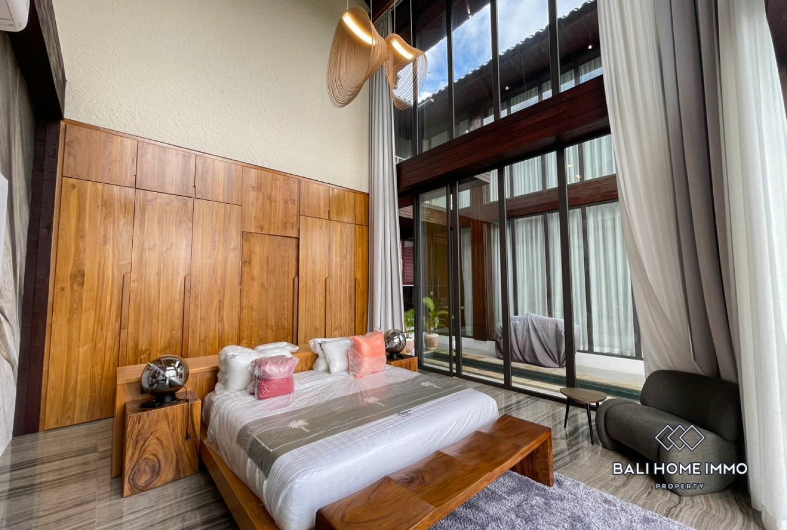 LUXURIOUS 5 BEDROOM VILLA ESTATE FOR SALE NEAR PANDAWA BEACH view 15