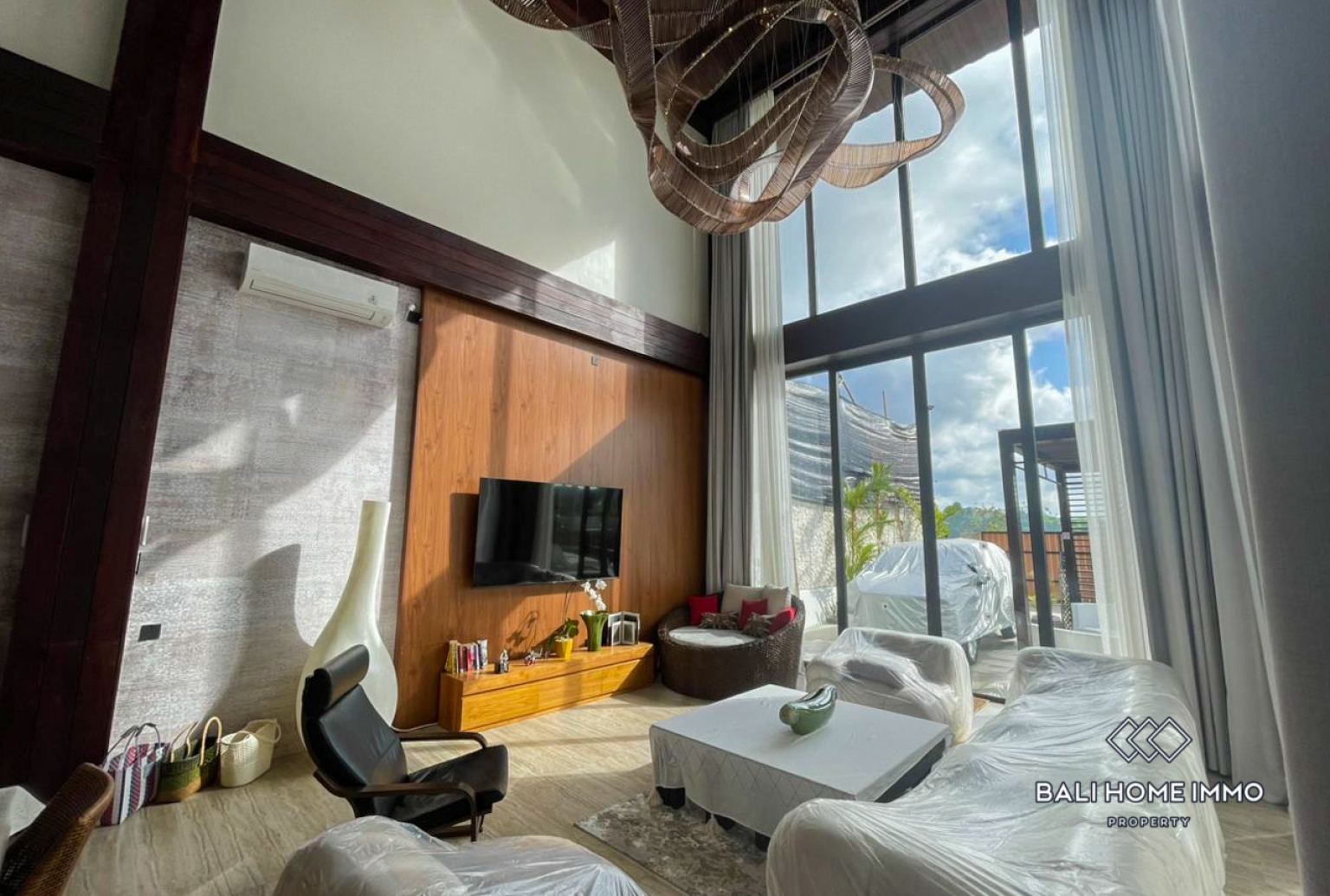 LUXURIOUS 5 BEDROOM VILLA ESTATE FOR SALE NEAR PANDAWA BEACH view 7