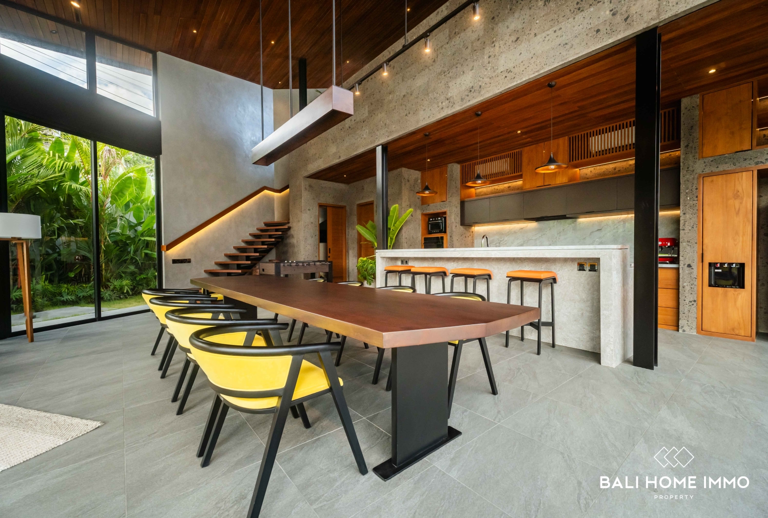 Luxurious 5 Bedroom Villa for Sale Freehold in Bali Canggu Batu bolong beach view 8