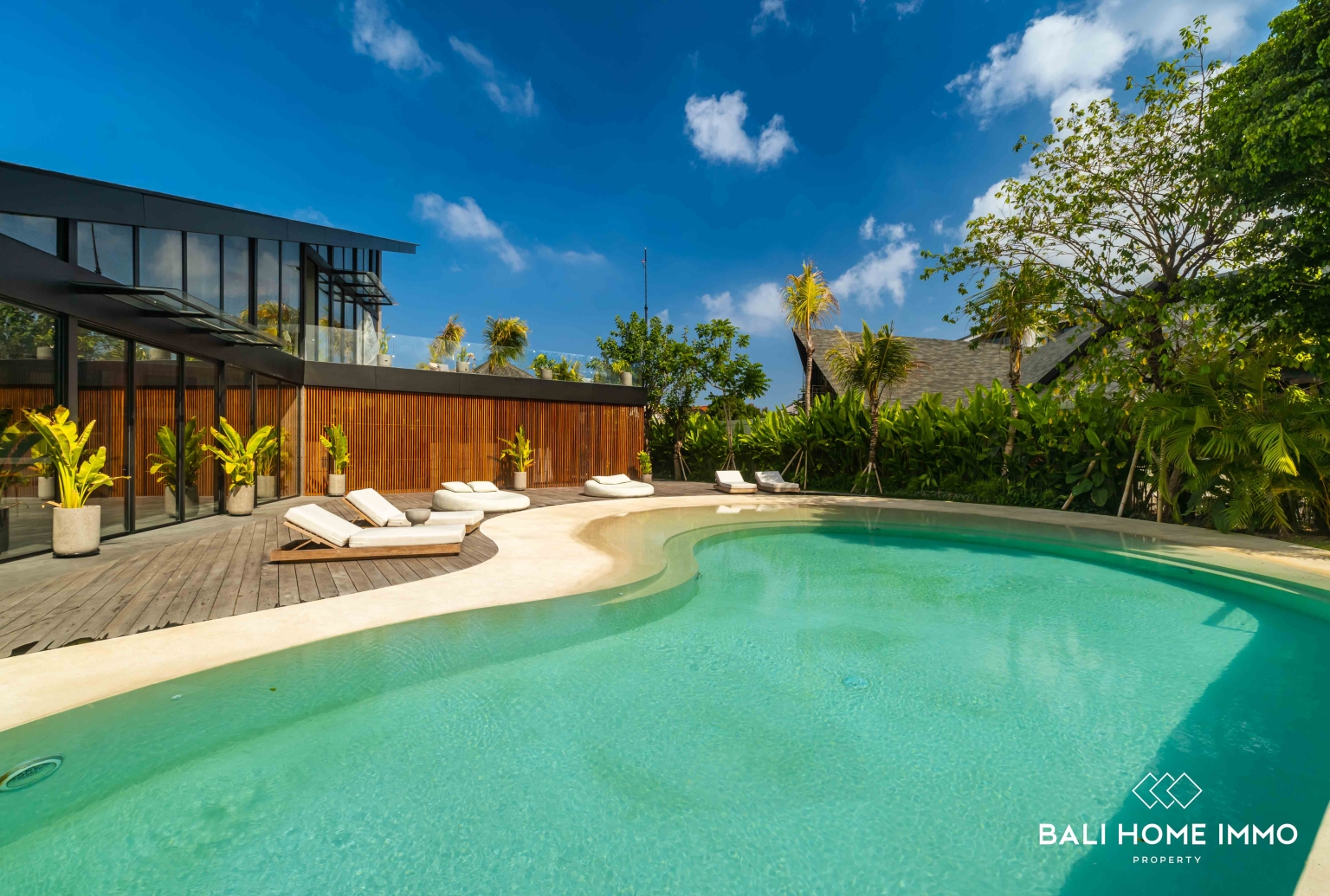 Luxurious 5 Bedroom Villa for Sale Freehold in Bali Canggu Batu bolong beach view 27