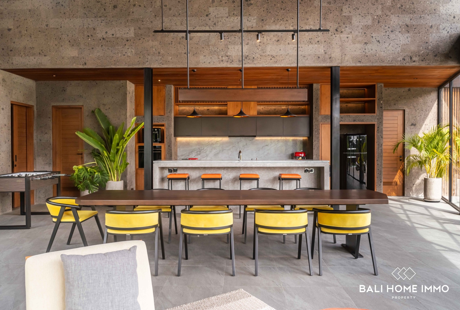 Luxurious 5 Bedroom Villa for Sale Freehold in Bali Canggu Batu bolong beach view 7
