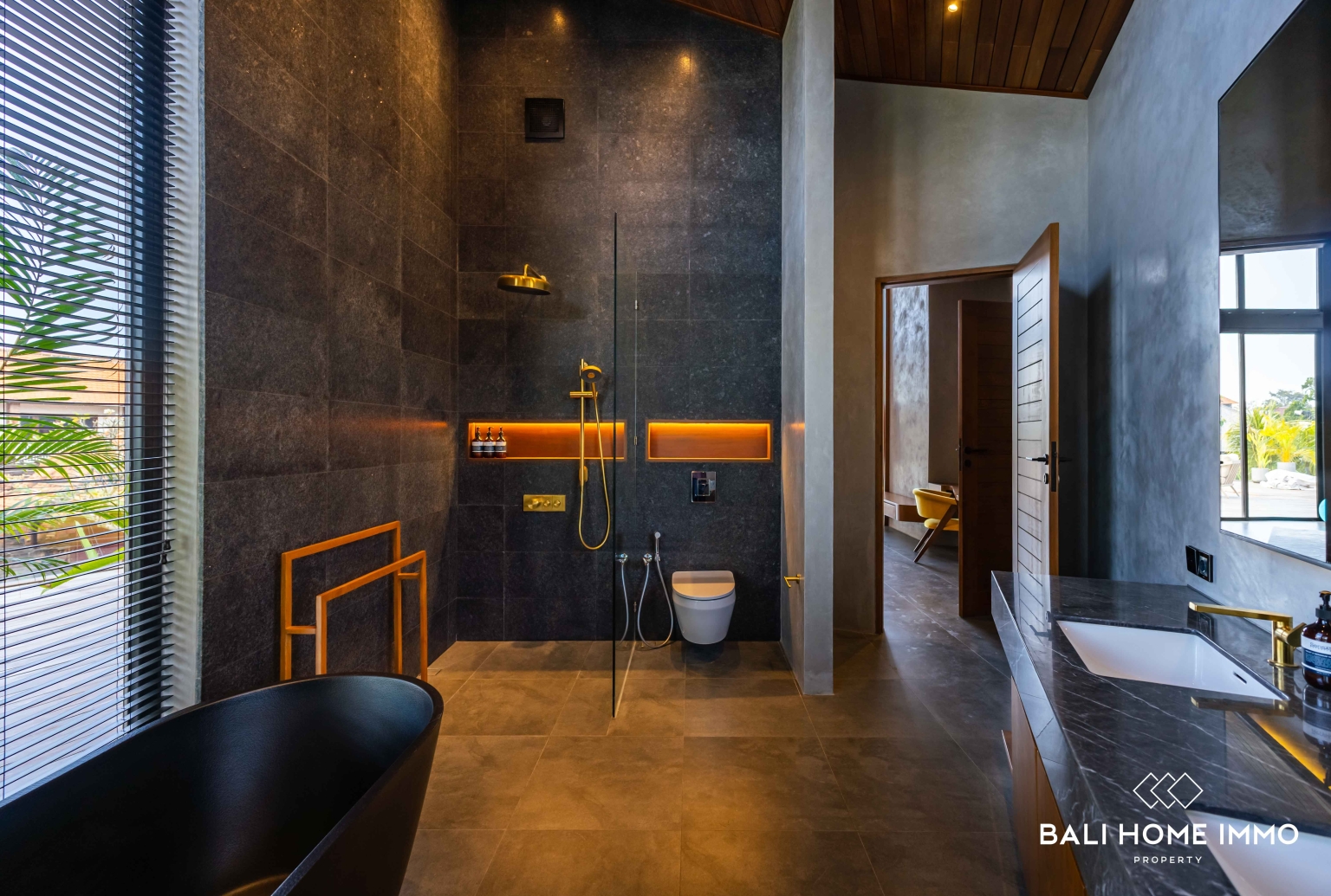 Luxurious 5 Bedroom Villa for Sale Freehold in Bali Canggu Batu bolong beach view 25