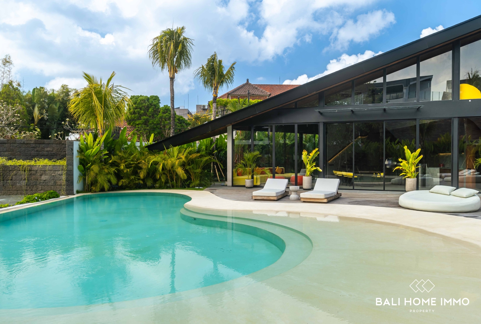 Luxurious 5 Bedroom Villa for Sale Freehold in Bali Canggu Batu bolong beach view 26