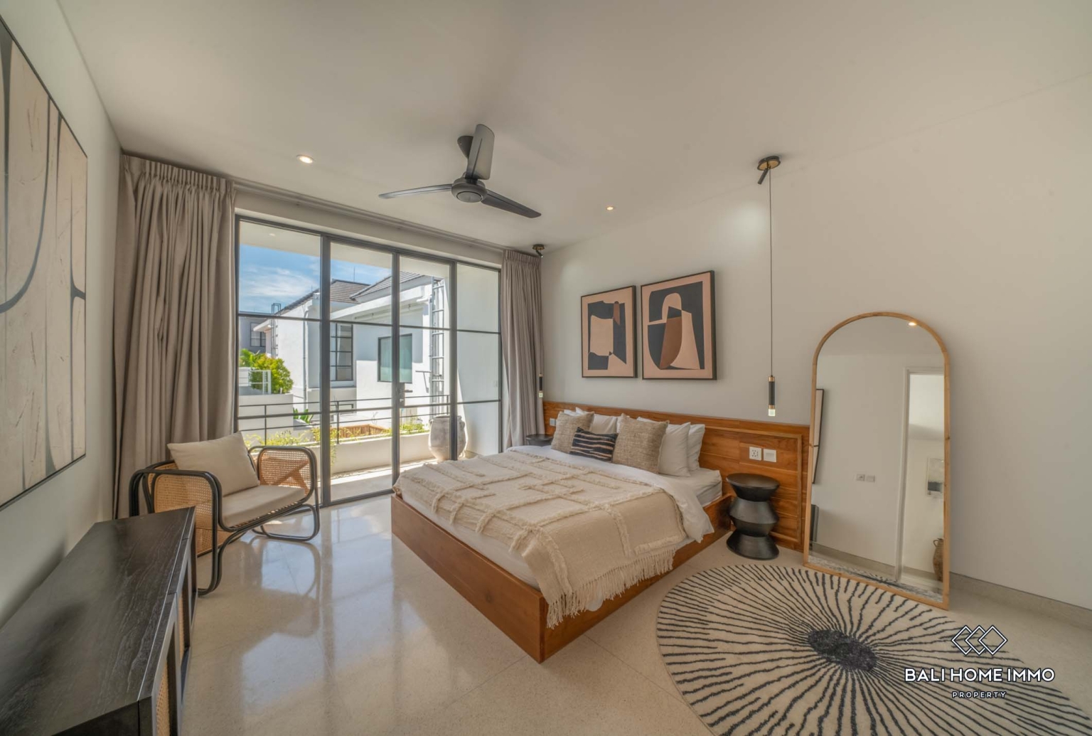 Luxurious move in ready 4 Bedrooms villa for sale leasehold in Bali Canggu Berawa view 10