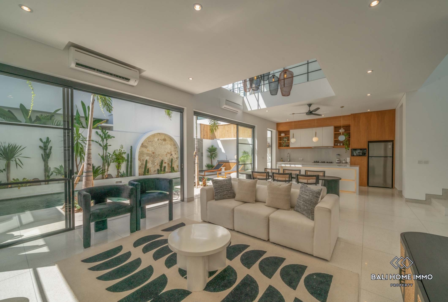 Luxurious move in ready 4 Bedrooms villa for sale leasehold in Bali Canggu Berawa view 3