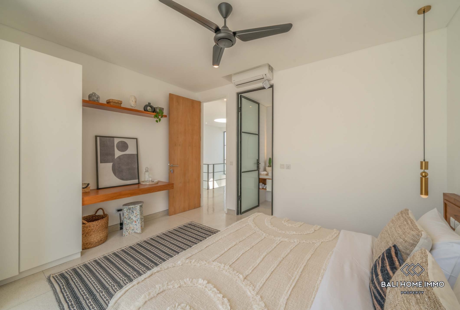 Luxurious move in ready 4 Bedrooms villa for sale leasehold in Bali Canggu Berawa view 7