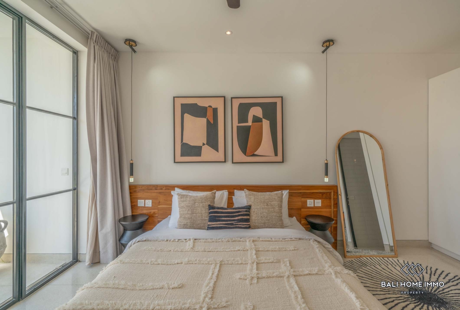 Luxurious move in ready 4 Bedrooms villa for sale leasehold in Bali Canggu Berawa view 11