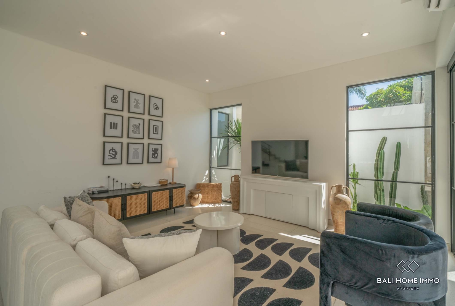 Luxurious move in ready 4 Bedrooms villa for sale leasehold in Bali Canggu Berawa view 2