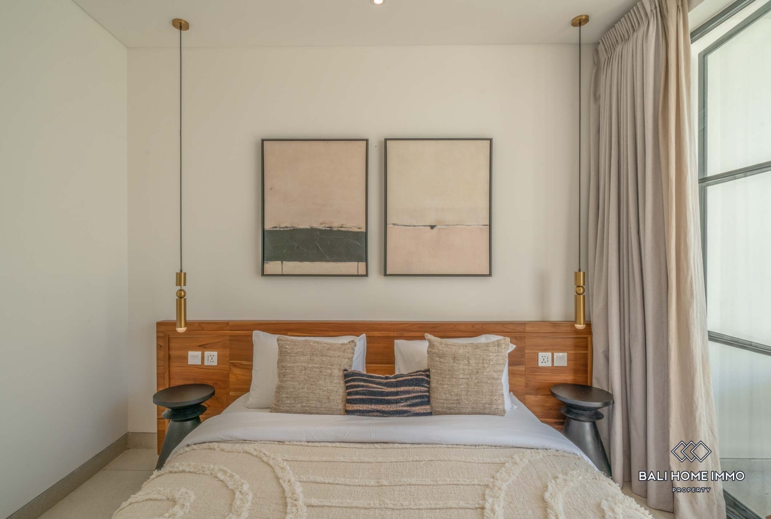 Luxurious move in ready 4 Bedrooms villa for sale leasehold in Bali Canggu Berawa view 9