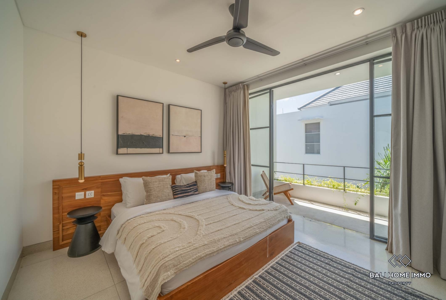 Luxurious move in ready 4 Bedrooms villa for sale leasehold in Bali Canggu Berawa view 8