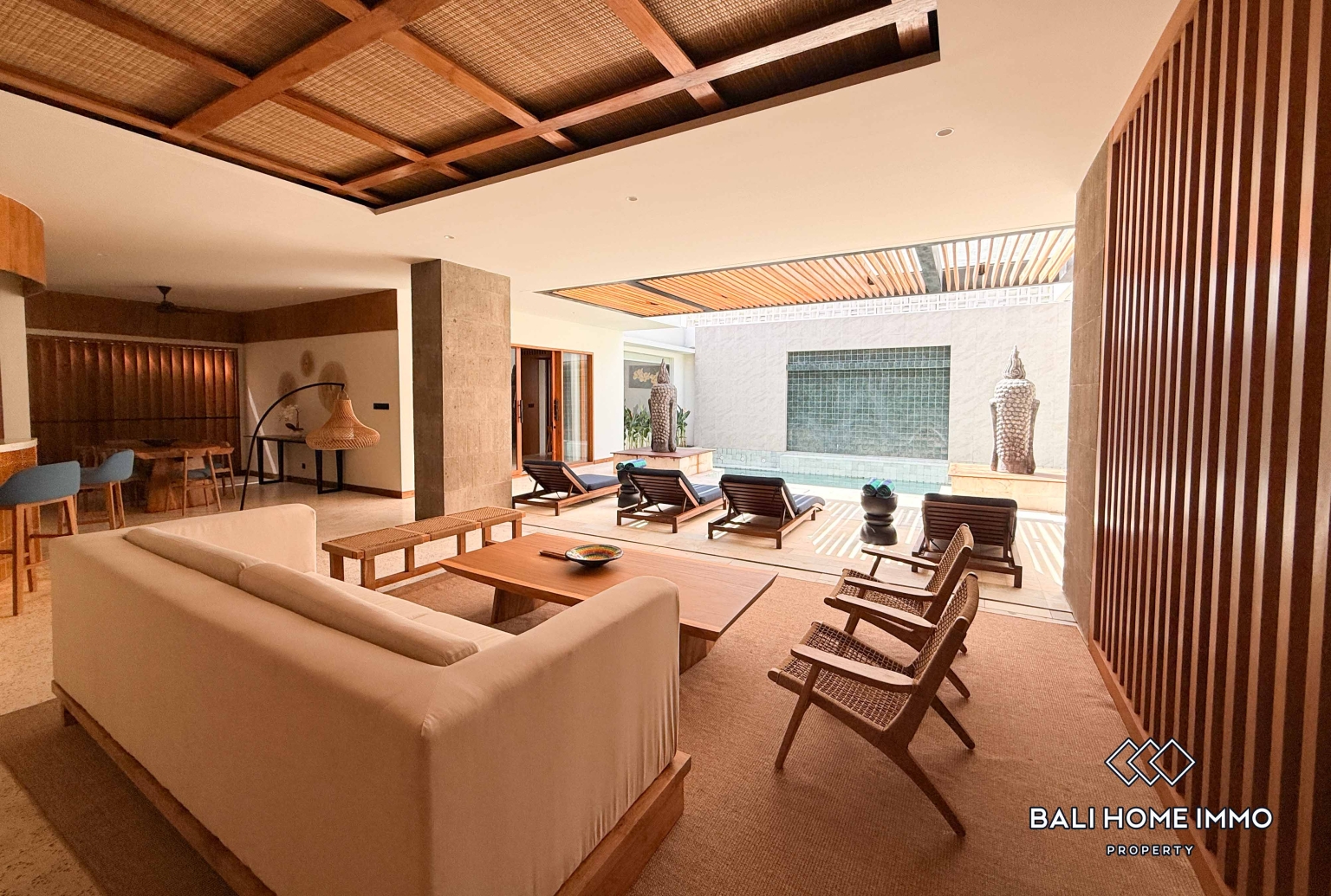 Luxury 2  Bedroom Villa For Rent in Canggu Berawa view 3