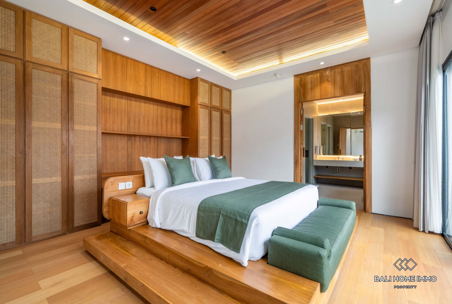 Luxury 3 Bedrooms villa with sauna for long-term rental in bali - Berawa view 10