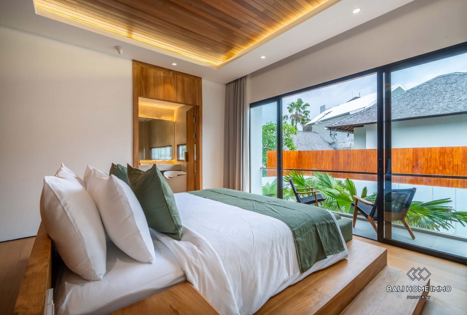 Luxury 3 Bedrooms villa with sauna for long-term rental in bali - Berawa view 18