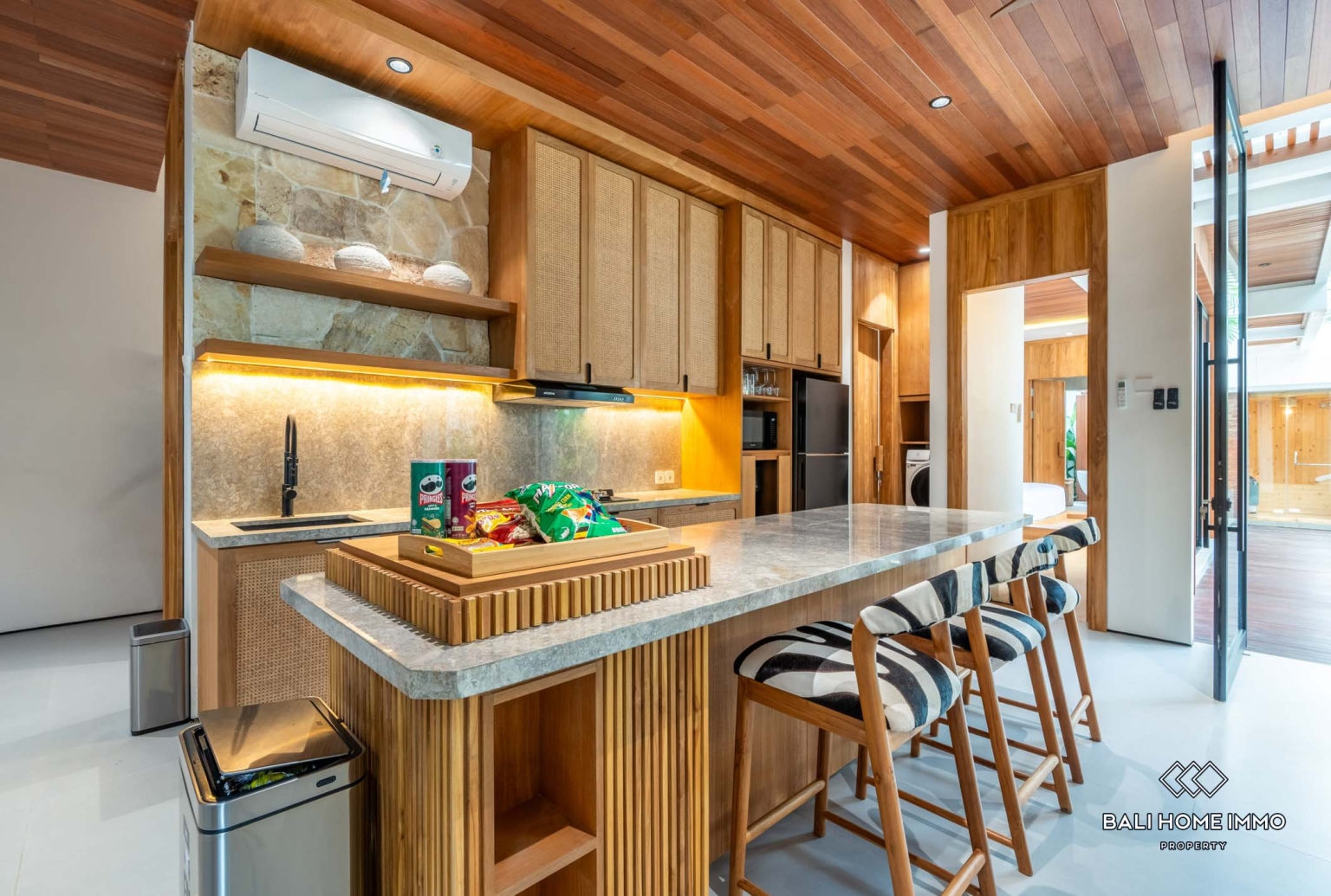 Luxury 3 Bedrooms villa with sauna for long-term rental in bali - Berawa view 7