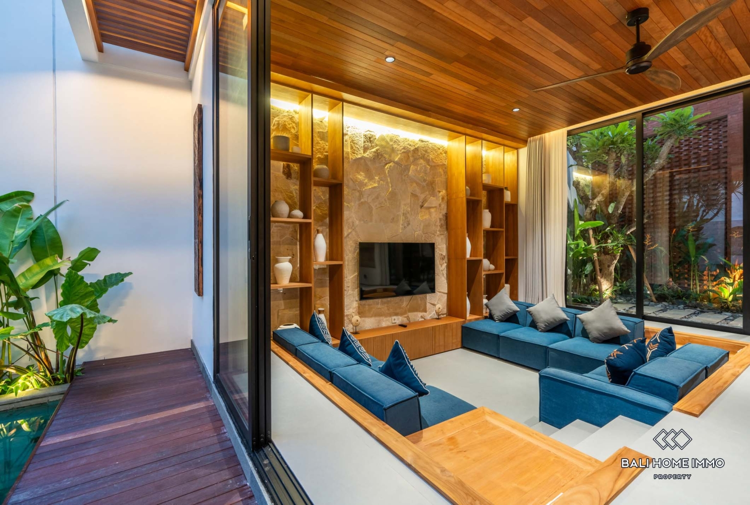 Luxury 3 Bedrooms villa with sauna for long-term rental in bali - Berawa view 3