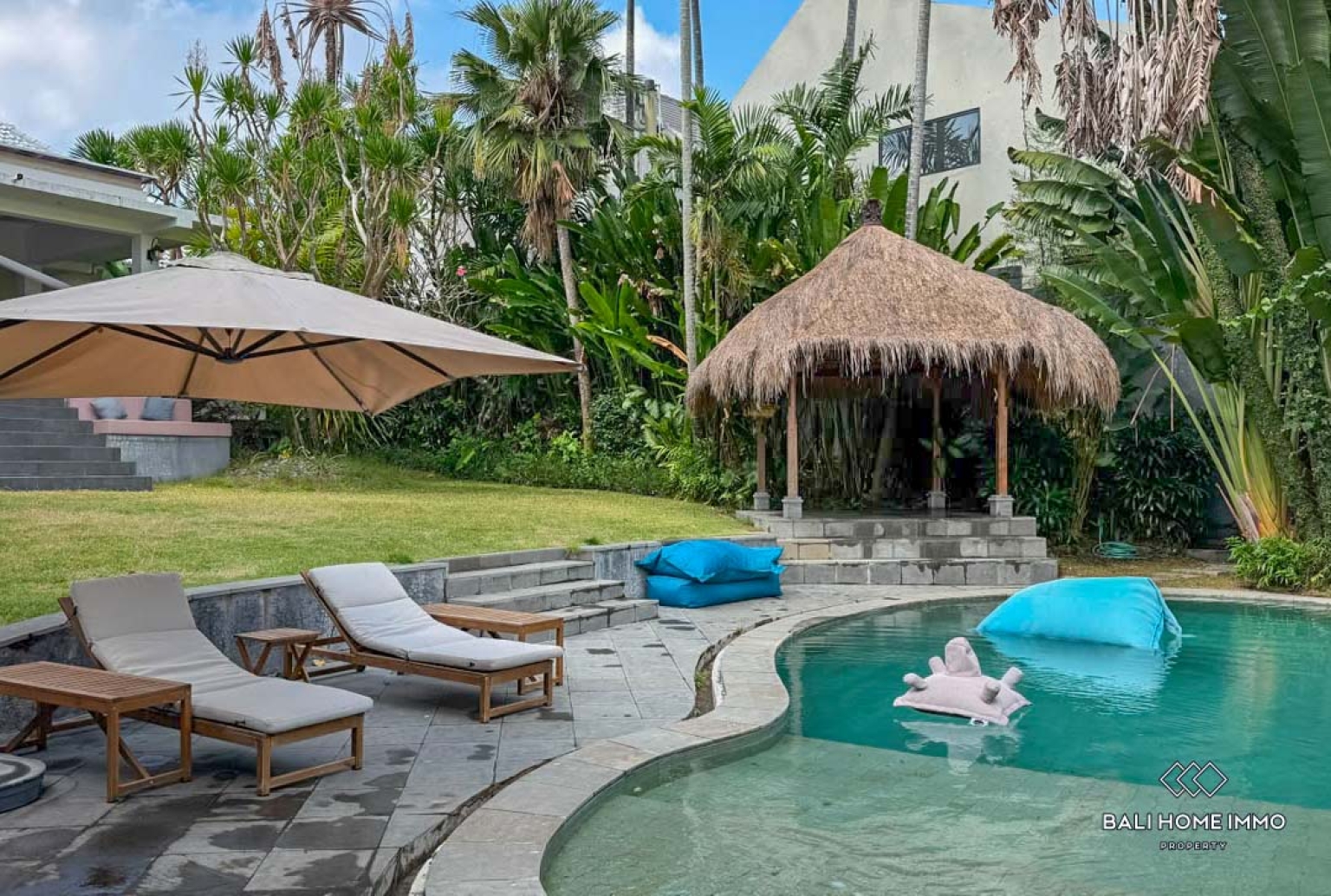 Luxury 4 + 1 Bedrooms family villa for sale in Bali, Pererenan view 17