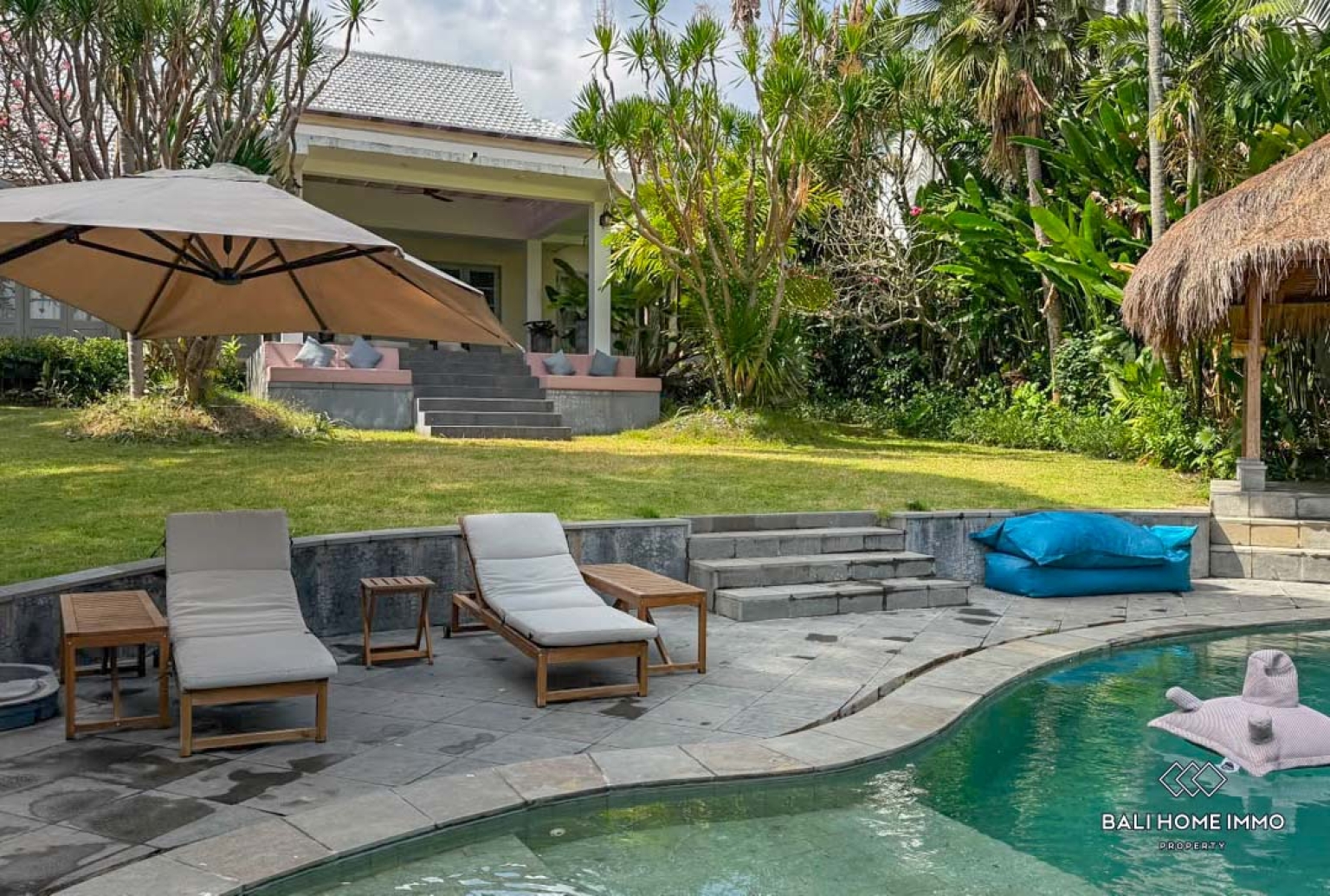 Luxury 4 + 1 Bedrooms family villa for sale in Bali, Pererenan view 16