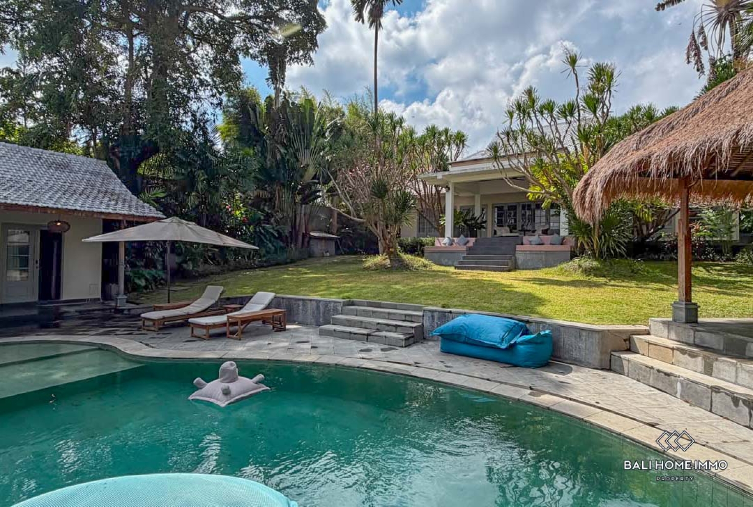 Luxury 4 + 1 Bedrooms family villa for sale in Bali, Pererenan view 15