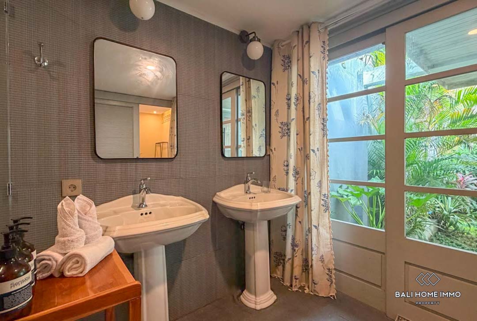 Luxury 4 + 1 Bedrooms family villa for sale in Bali, Pererenan view 11