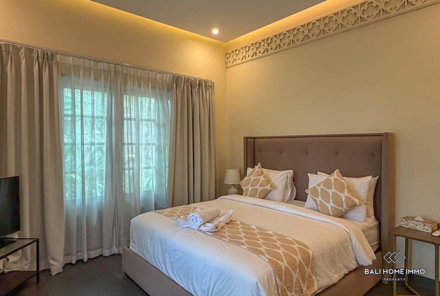 Luxury 4 + 1 Bedrooms family villa for sale in Bali, Pererenan view 10