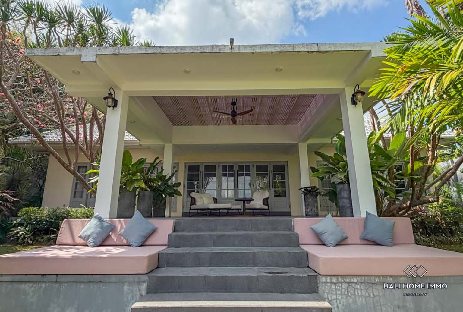 Luxury 4 + 1 Bedrooms family villa for sale in Bali, Pererenan view 2