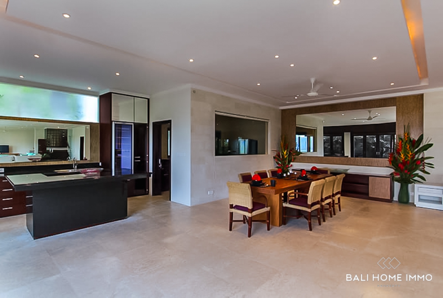 VILLA DE LUXE DE 4 CHAMBRES AVEC VUE SUR L'OCÉAN ET PERCH SUR LES COLLINES À VENDRE À PANDAWA view 8