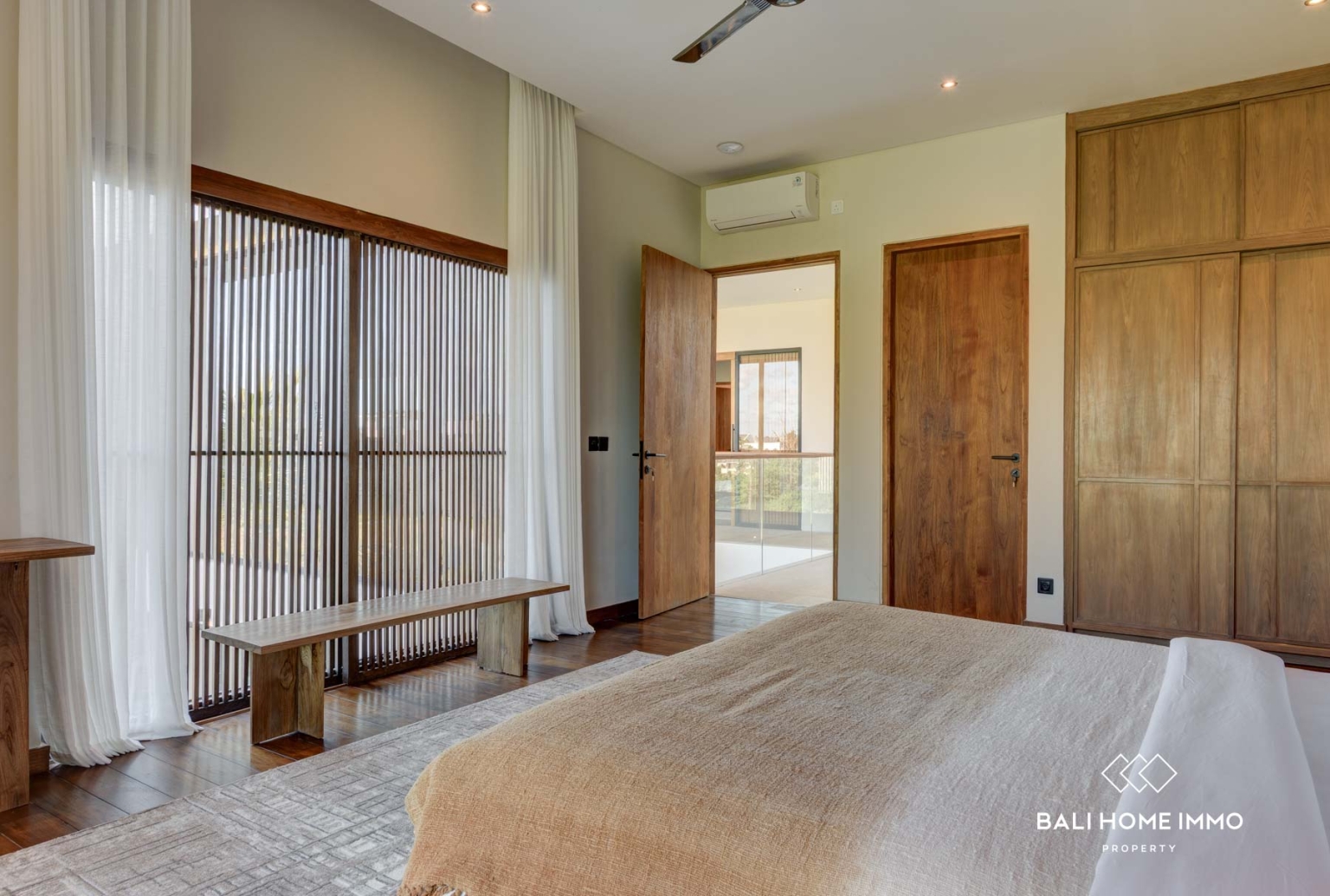 Villa de luxe de 4 chambres à vendre en bail emphytéotique à Pererenan, Bali view 17