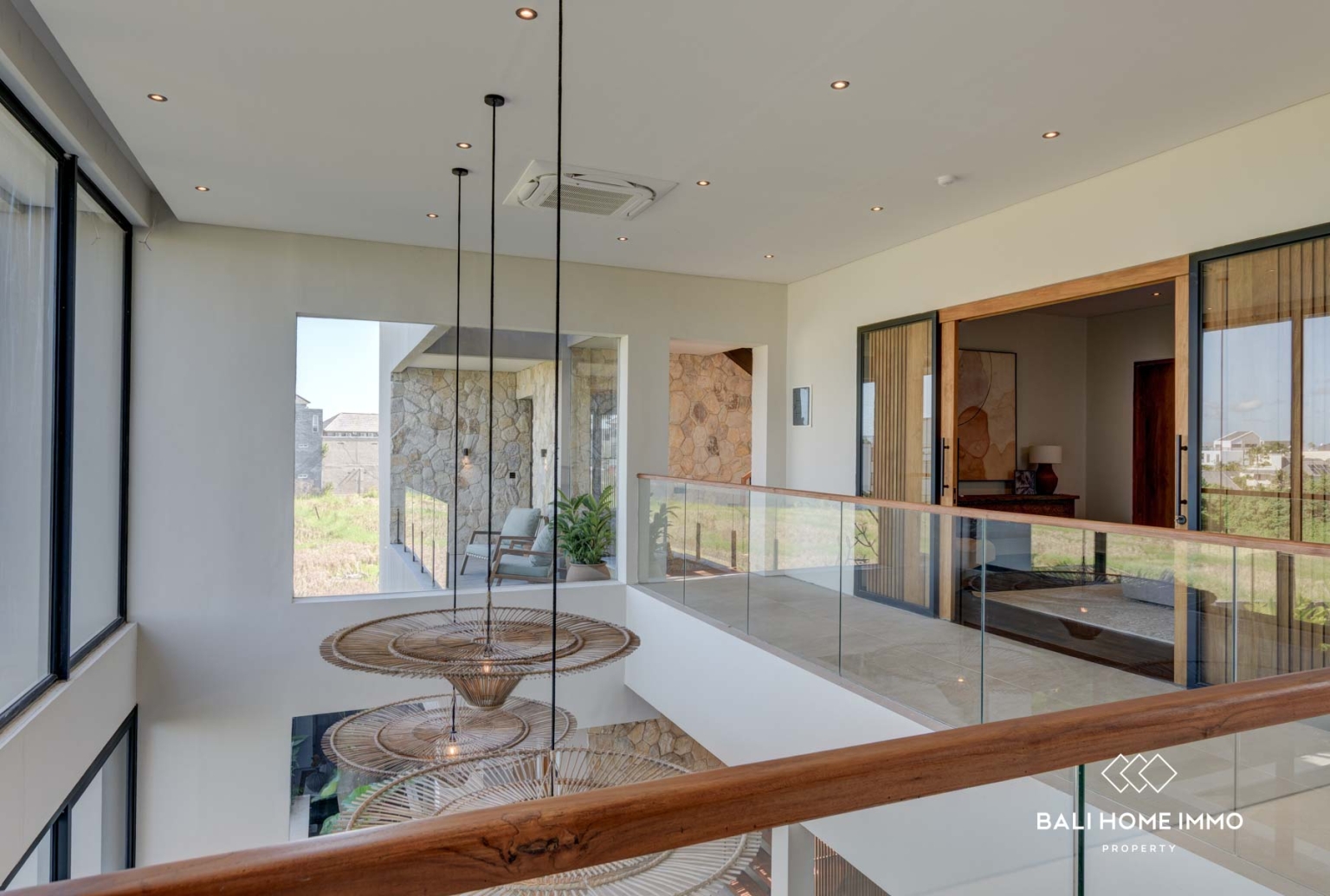 Villa de luxe de 4 chambres à vendre en bail emphytéotique à Pererenan, Bali view 11
