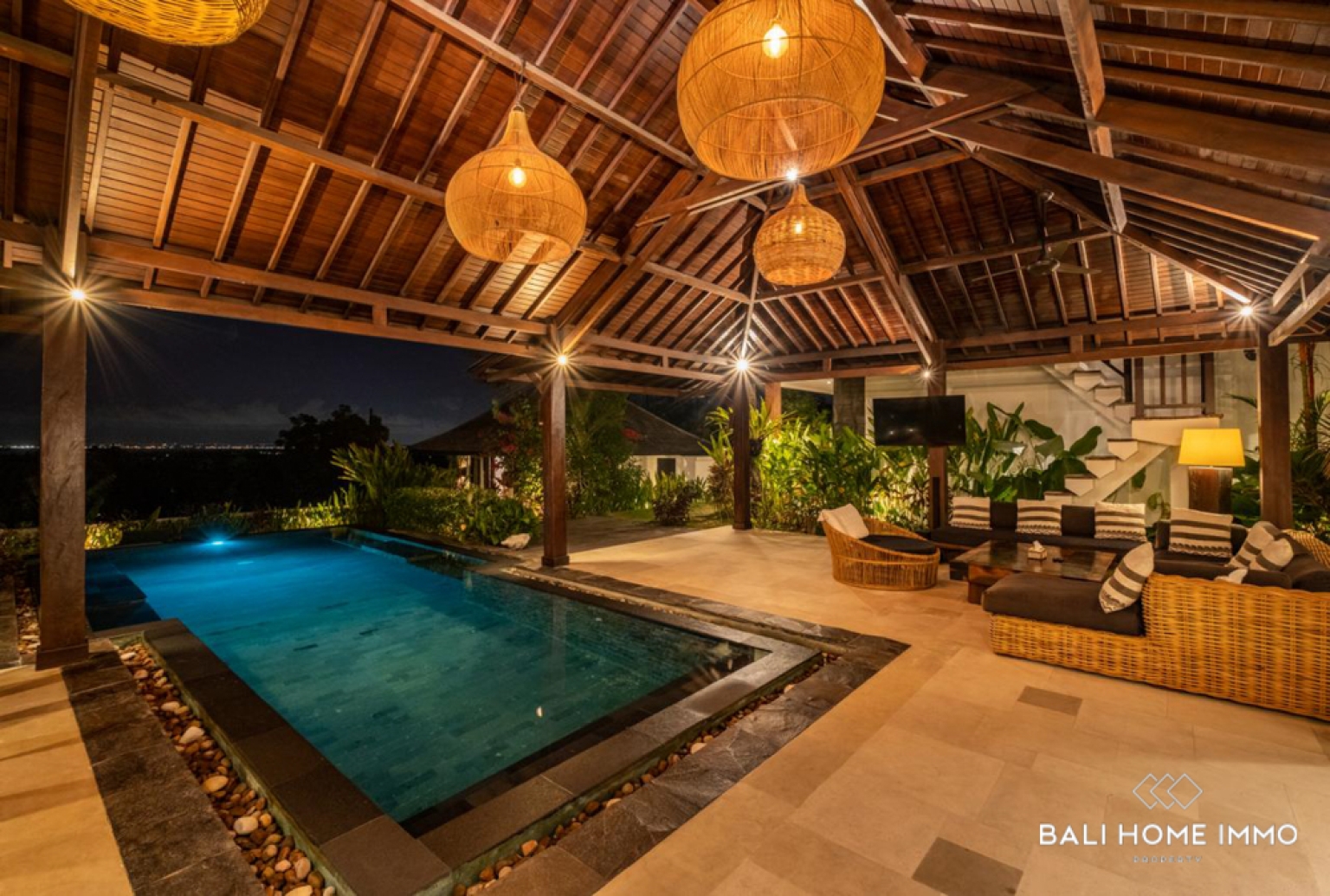VILLA DE LUXE DE 5 CHAMBRES AVEC VUE SUR L'OCÉAN À VENDRE EN BAIL À BINGIN view 4