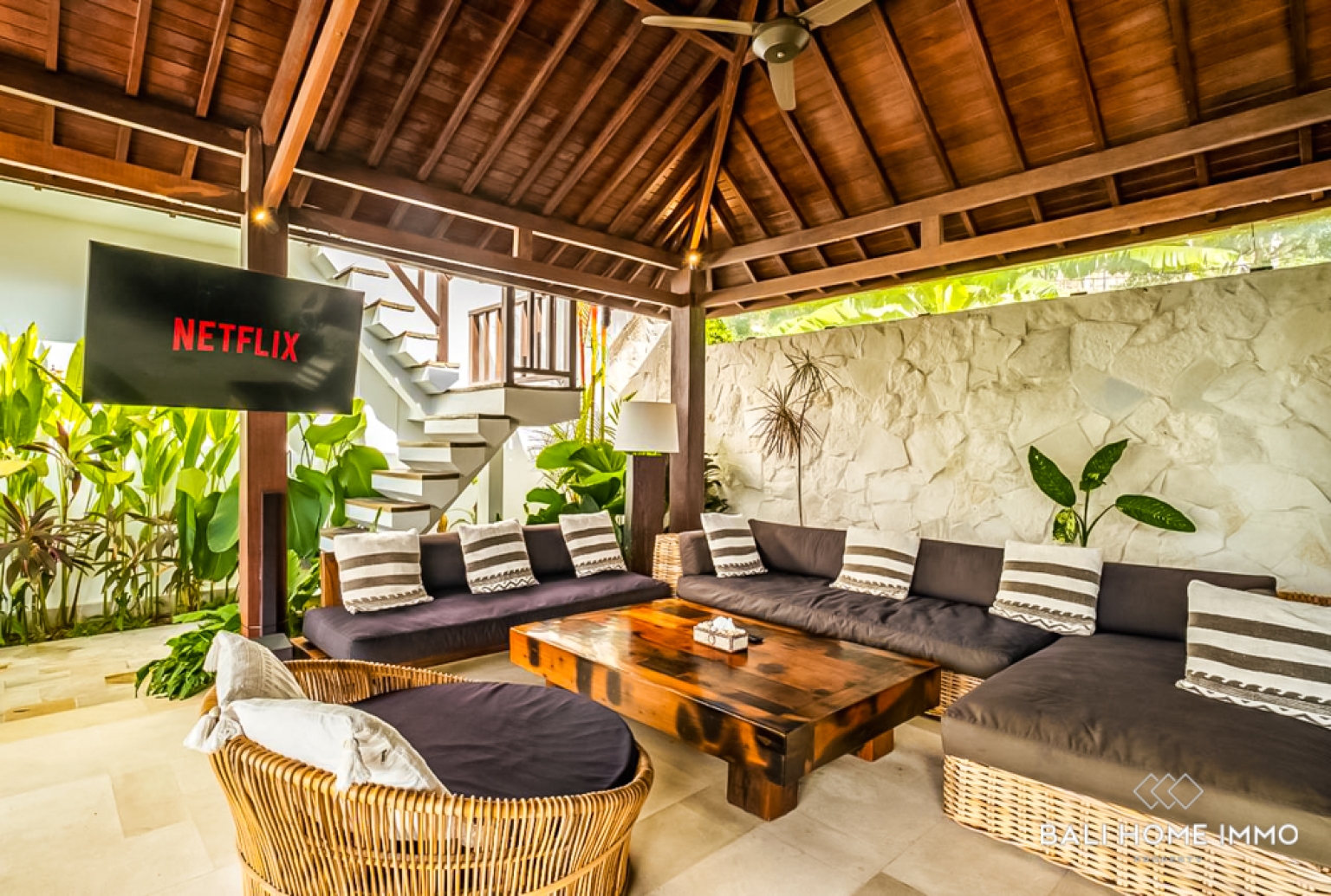 VILLA DE LUXE DE 5 CHAMBRES AVEC VUE SUR L'OCÉAN À VENDRE EN BAIL À BINGIN view 8