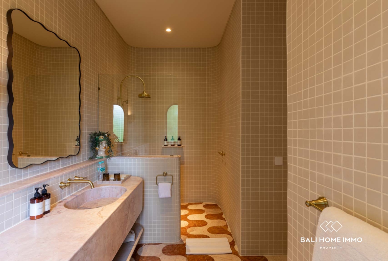 Villa neuve de luxe de 4 chambres à vendre à Berawa, Bali view 18