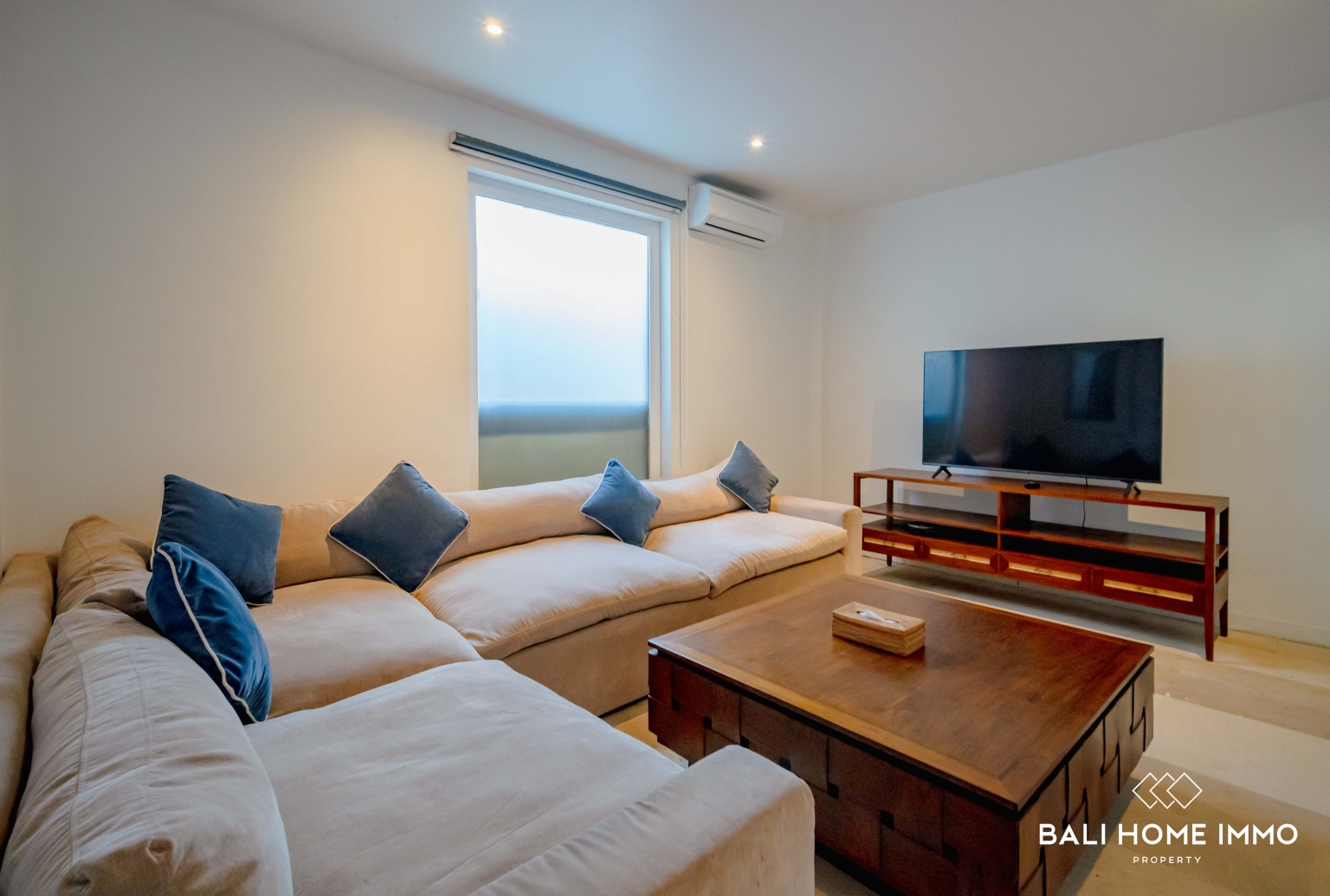 Majestic 10 Bedroom Cliffside Estate with Panoramic Ocean Views view 8