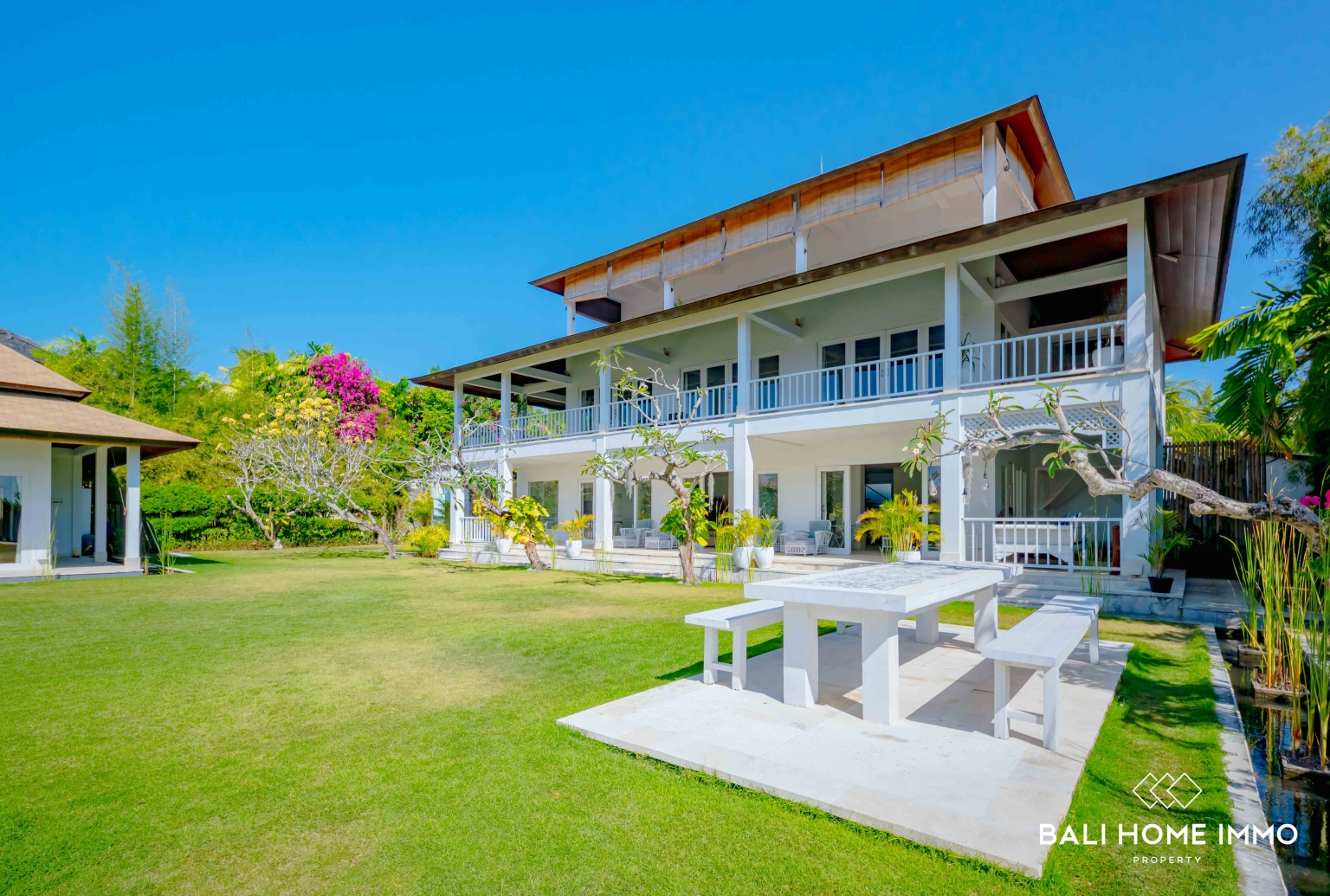 Majestic 10 Bedroom Cliffside Estate with Panoramic Ocean Views view 2