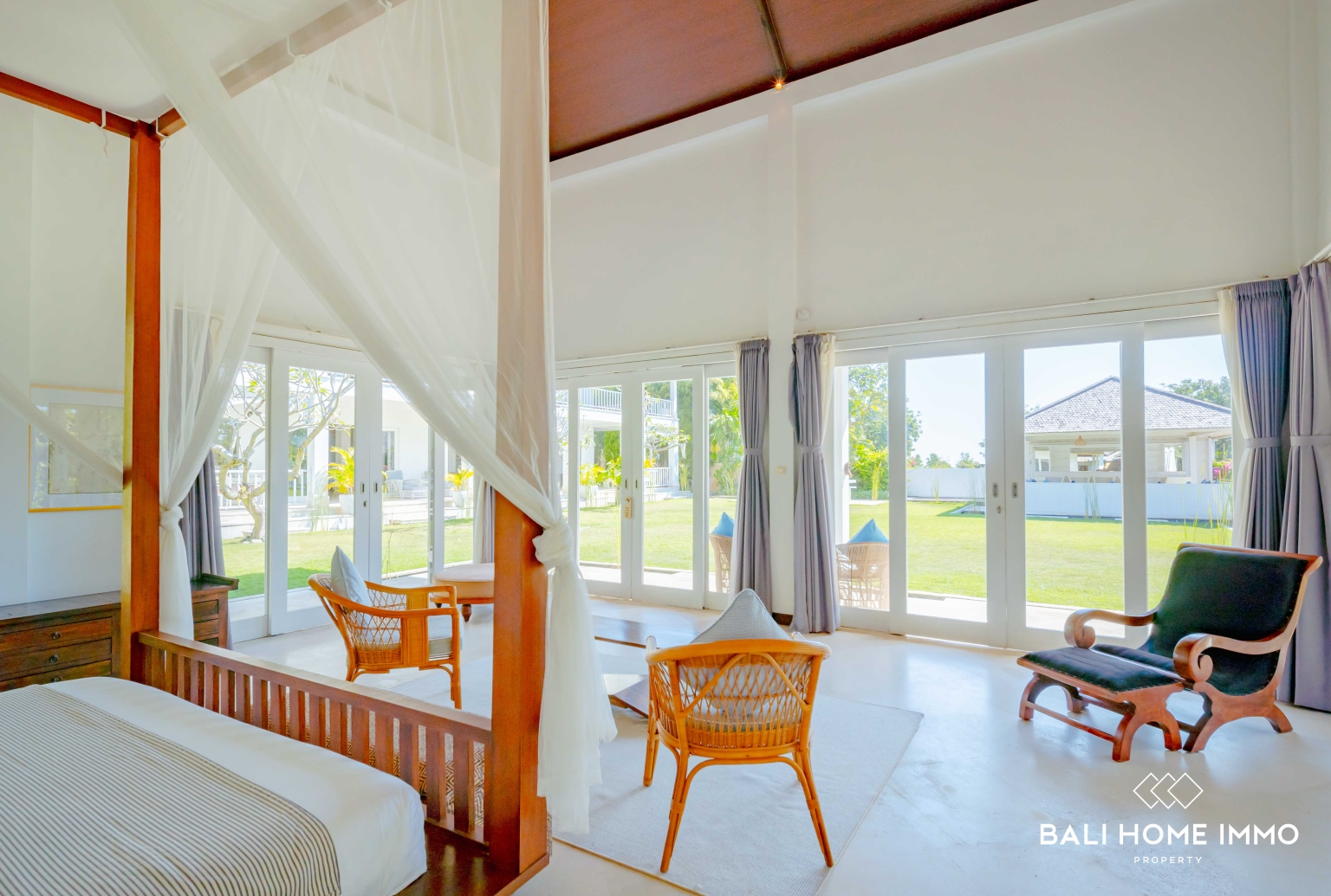 Majestic 10 Bedroom Cliffside Estate with Panoramic Ocean Views view 25
