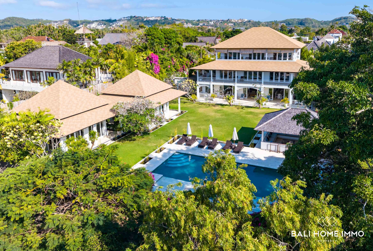 Majestic 10 Bedroom Cliffside Estate with Panoramic Ocean Views view 33
