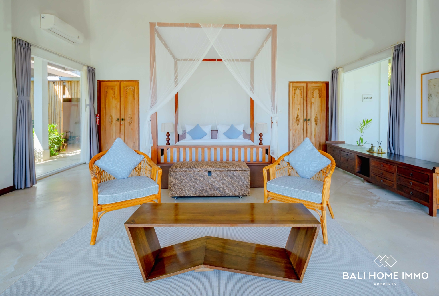 Majestic 10 Bedroom Cliffside Estate with Panoramic Ocean Views view 23