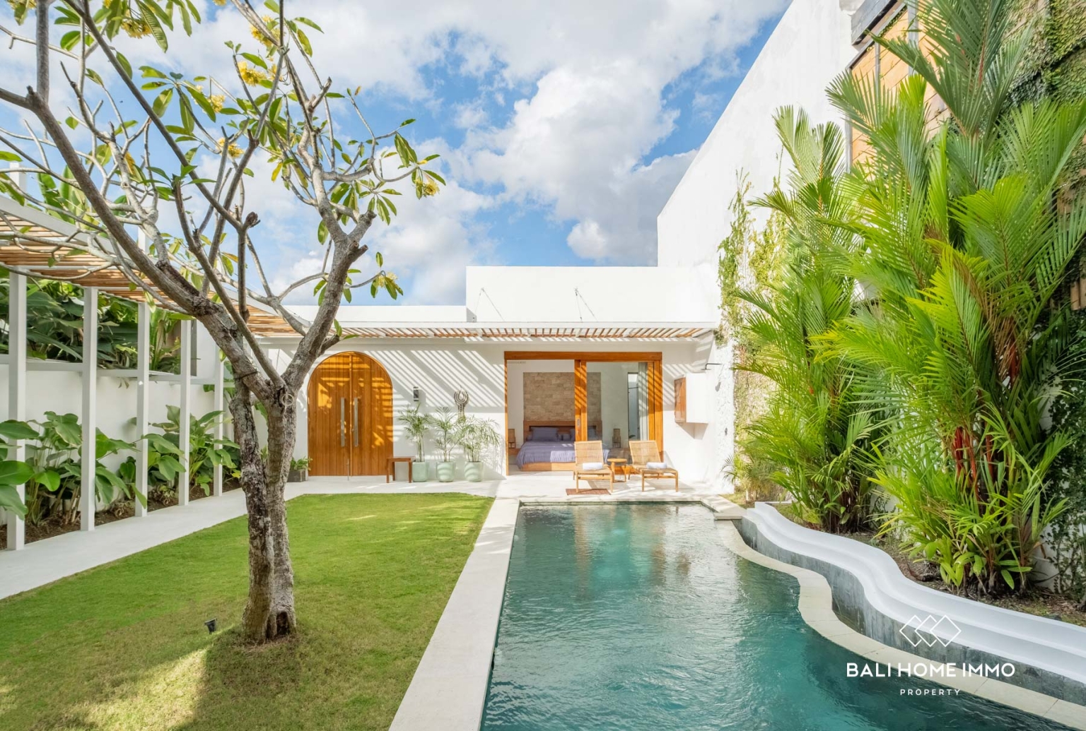 Mediterranean Tropical 4 Bedroom Villa for Sale and Rental in Canggu Bali view 24