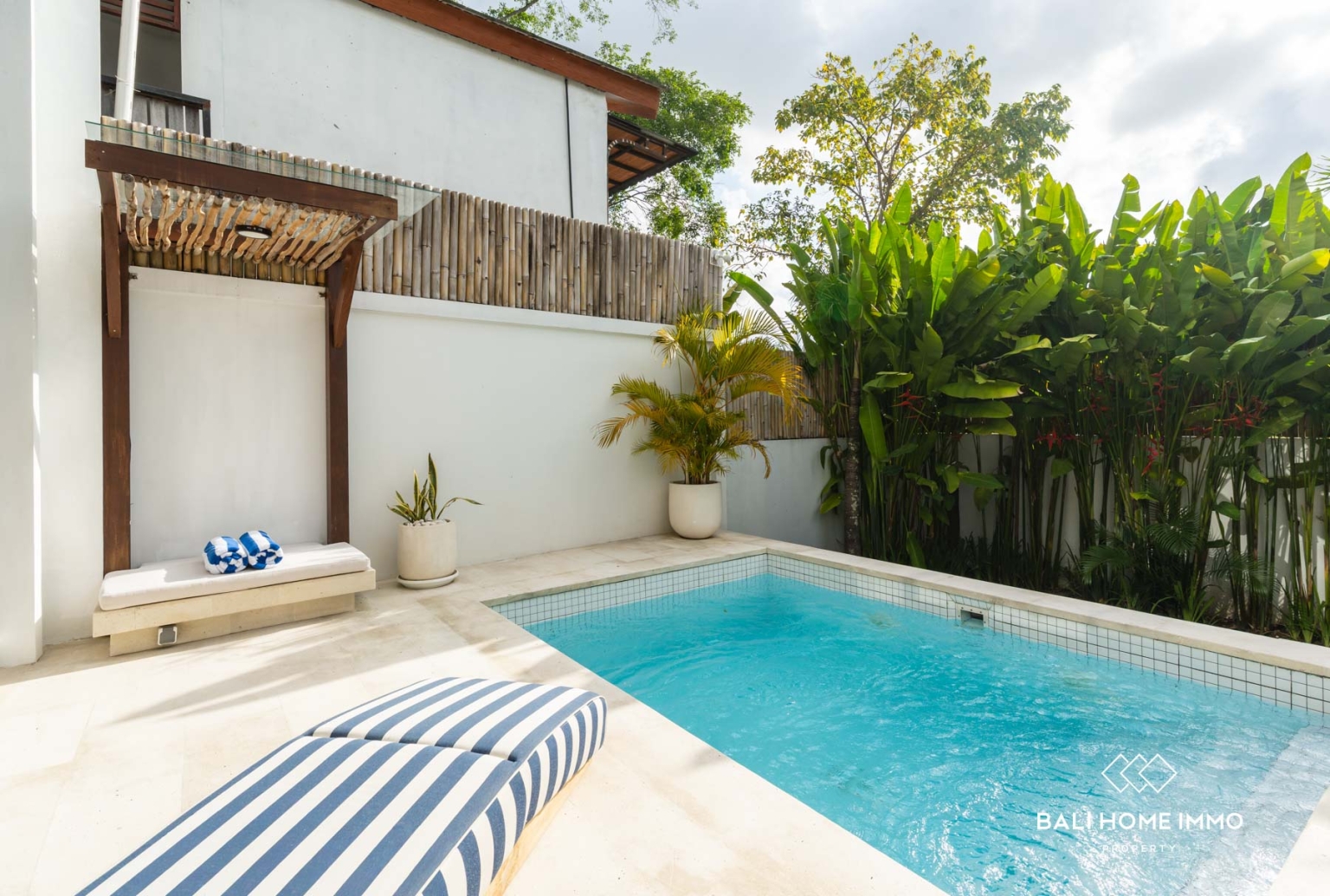 VILLA GAYA MEZZANINE 2 KAMAR UNTUK DIJUAL DENGAN HARGA LEASEHOLD DI CANGGU BALI view 17