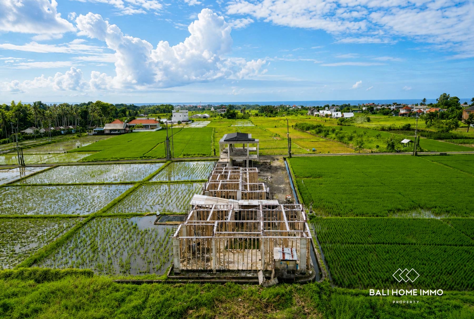 Tanah di tengah sawah, dijual dengan sistem sewa guna usaha di Kedungu, Bali. view 4