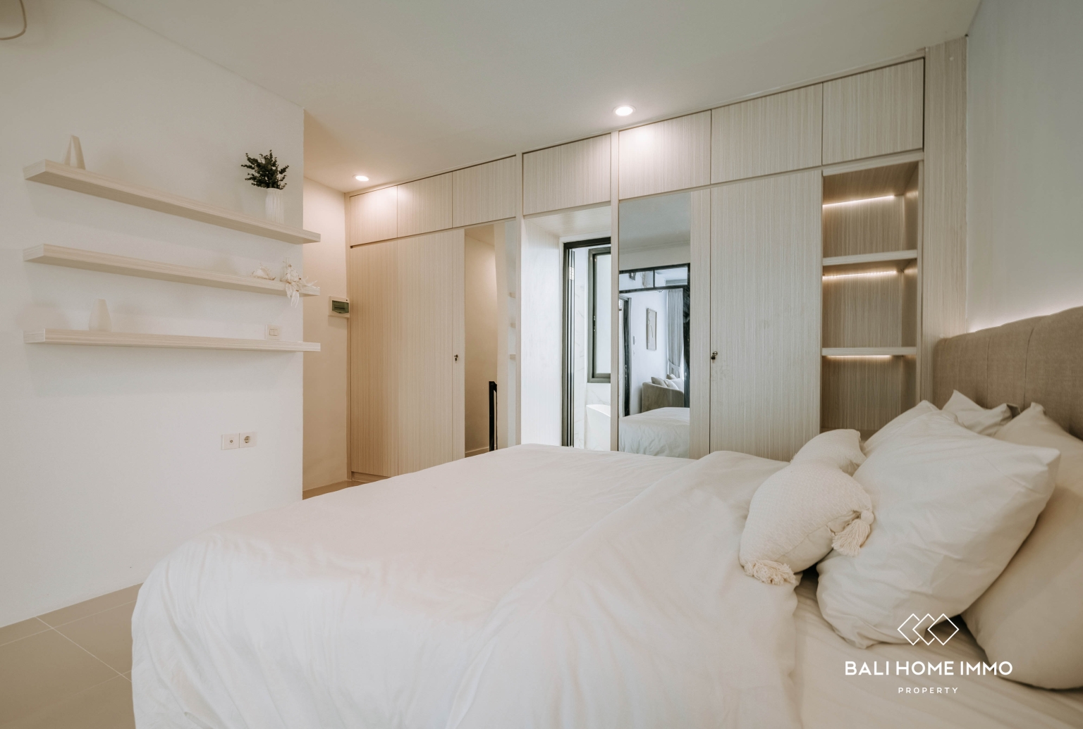 Villa Modern 1 Kamar + Ruang Kerja dengan Sauna Pribadi Dijual di Tumbak Bayuh view 9
